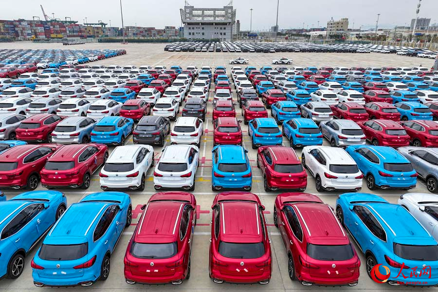 Фуцин, Фуцзянь: Айда?ар жылыны? басында м?хит ас?алы т?р?ан отанды? к?л?ктер