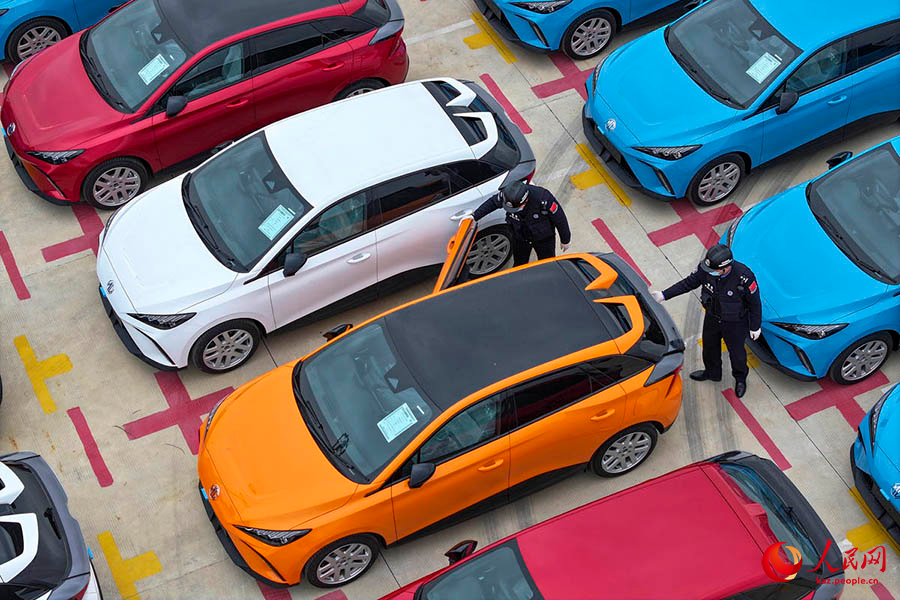 Фуцин, Фуцзянь: Айда?ар жылыны? басында м?хит ас?алы т?р?ан отанды? к?л?ктер