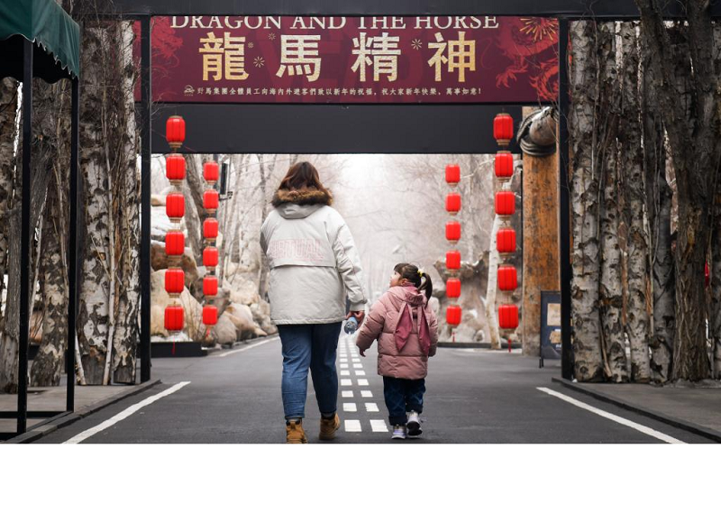 А?алтеке жалында ойна?ан к?шкентай шабандоз