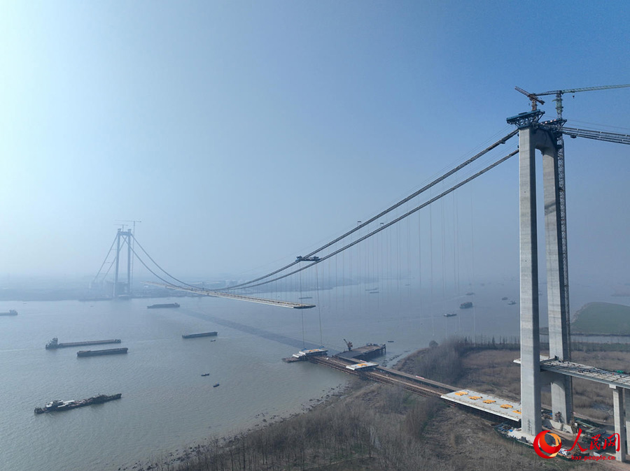 Янчжоу, Цзянсу: Янцзы ?зен? Лонтан к?п?р?н?? ??рылысы т?ра?ты т?рде ал?а жылжуда