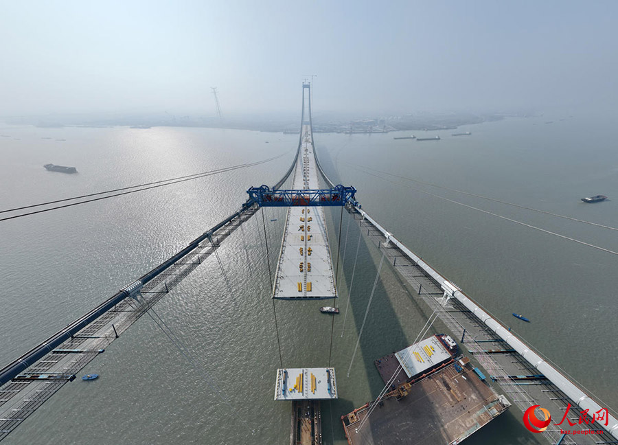 Янчжоу, Цзянсу: Янцзы ?зен? Лонтан к?п?р?н?? ??рылысы т?ра?ты т?рде ал?а жылжуда