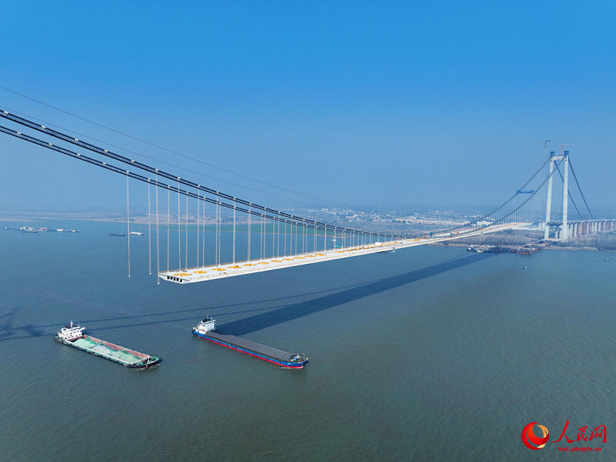 Янчжоу, Цзянсу: Янцзы ?зен? Лонтан к?п?р?н?? ??рылысы т?ра?ты т?рде ал?а жылжуда