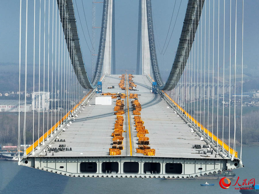 Янчжоу, Цзянсу: Янцзы ?зен? Лонтан к?п?р?н?? ??рылысы т?ра?ты т?рде ал?а жылжуда