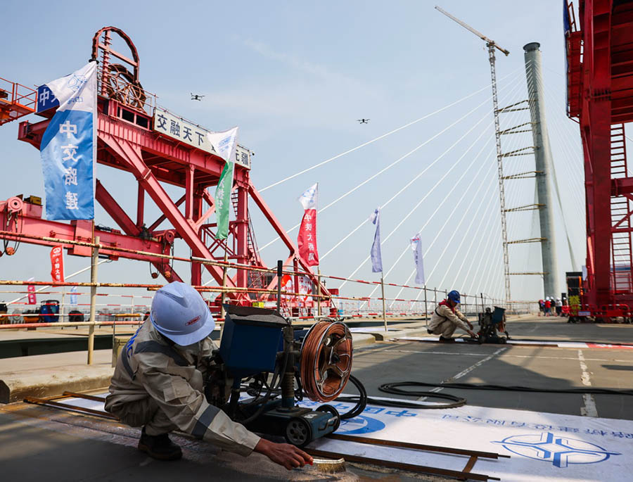 Хуанмаохай те??з арнасыны? Гаоланьган к?п?р? толы? т?тасты