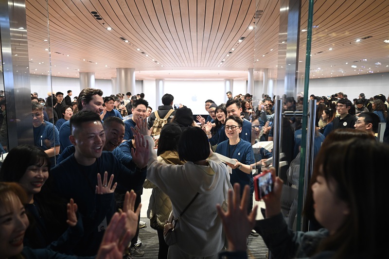 Шанхайда ?лемдег? ек?нш? ?р? Apple б?лшек сауда д?кен? ашылды