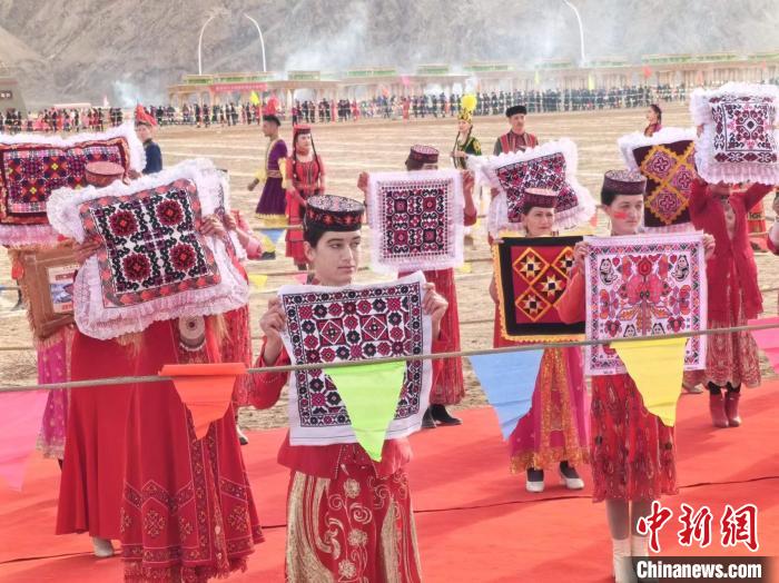 Шы?жа?да?ы Таш?ор?ан ауданында т?ж?к хал?ыны? материалды? емес м?дени м?расы к?рсет?лд?