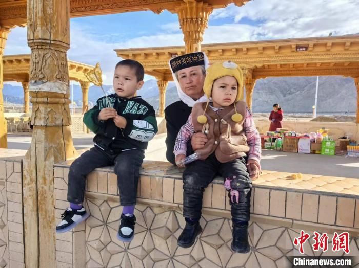 Шы?жа?да?ы Таш?ор?ан ауданында т?ж?к хал?ыны? материалды? емес м?дени м?расы к?рсет?лд?