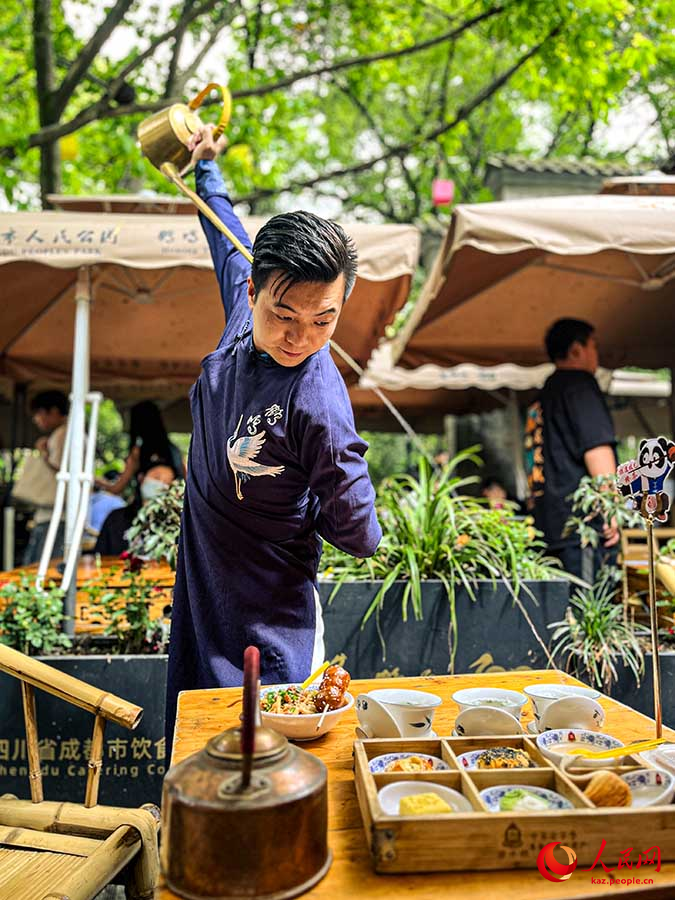 Шай ?шу, ??ла? тазалату, шахмат ойнау... Чэнду стил?ндег? ?м?р салты