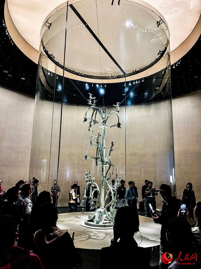 Нем?с ж?г?т? Саньсиндуй м?ражайында