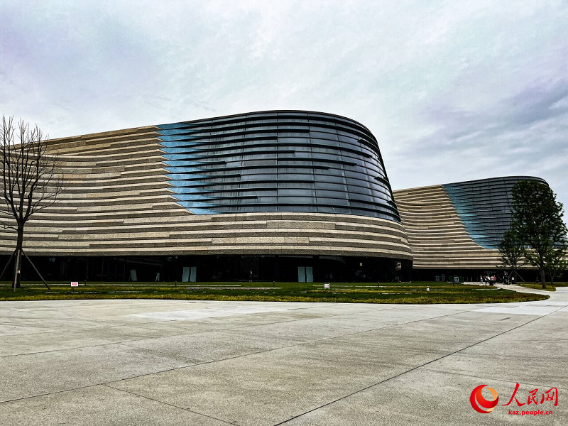 Нем?с ж?г?т? Саньсиндуй м?ражайында