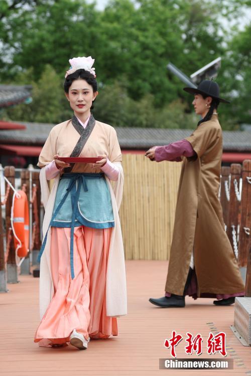 ?Бейж??де табыл?ан археологиялы? ки?мдерд?? бейнес?н ?алпына келт?руд?? динамикалы? к?рмес?? Бейж??де к?рсет?лд?