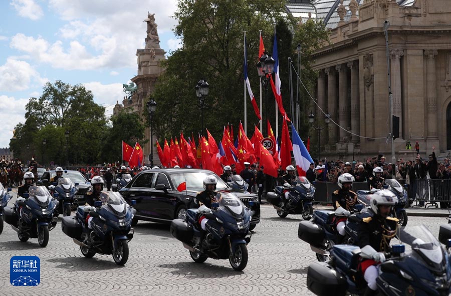 Си Цзиньпин Франция Президент? Эммануэль Макрон ?тк?зген ?арсы алу р?с?м?не ?атысты