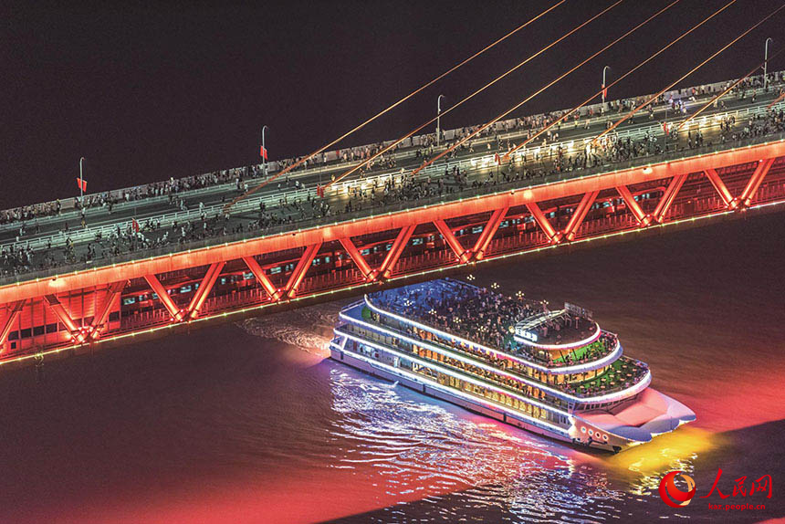 Чунцин: Шетелд?к туристер к?бейе т?ст?