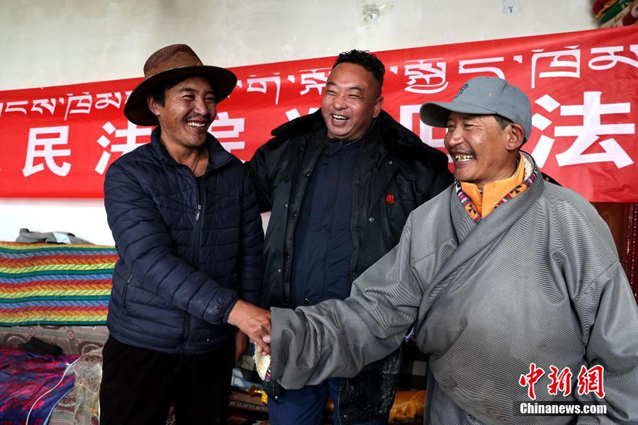 Голо, Цинхай: Цинхай-Сицзан ?ст?рт?ндег? ?ат ?ст? соты?