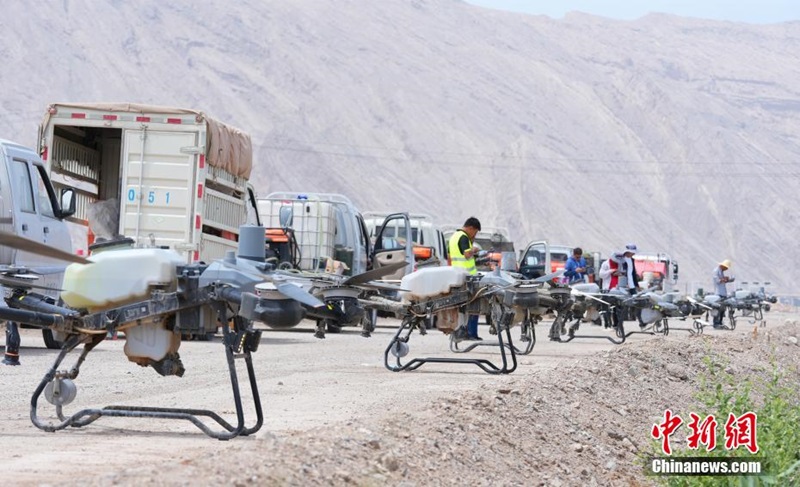 Шы?жа?да?ы ма?та ал?аптарында?ы б?рнеше дронны? ж?мыс ?ст?ндег? айбынды к?р?н?с?