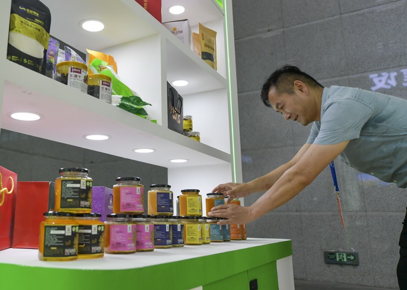 8-?нш? кезект? ?ытай-Азия-Еуропа к?рмес? ?т?п жат?ан орынмен танысы?ыздар