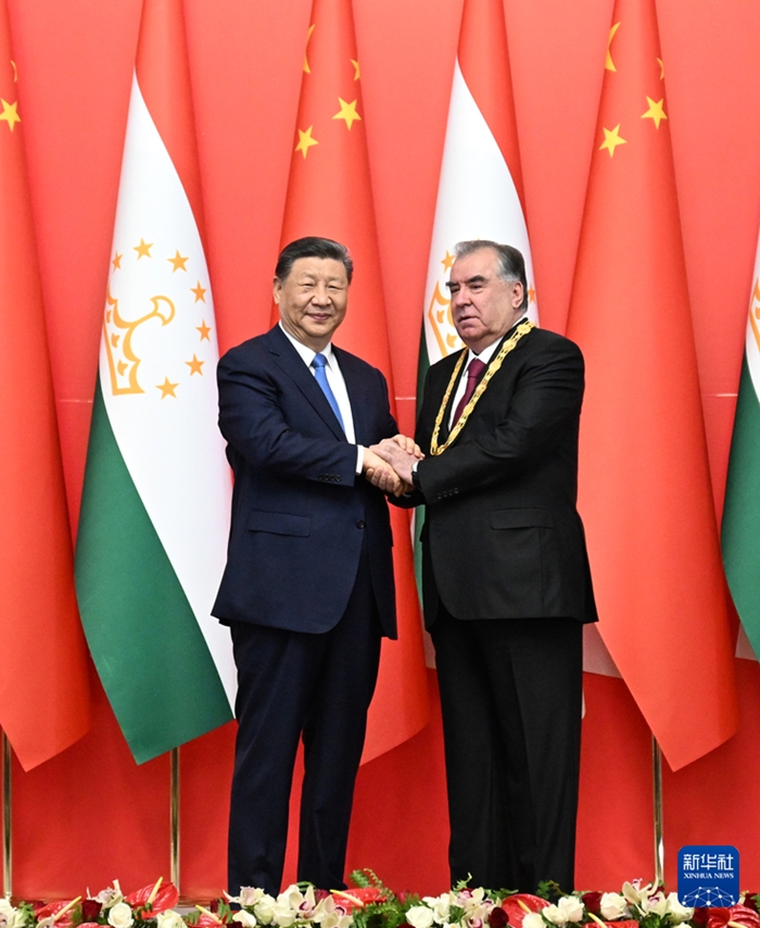 Си Цзиньпин Т?ж?кстан Президент? Э.Рахмонды ?досты? медал?мен? марапаттады