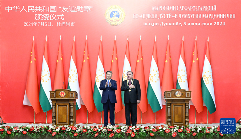 Си Цзиньпин Т?ж?кстан Президент? Э.Рахмонды ?досты? медал?мен? марапаттады