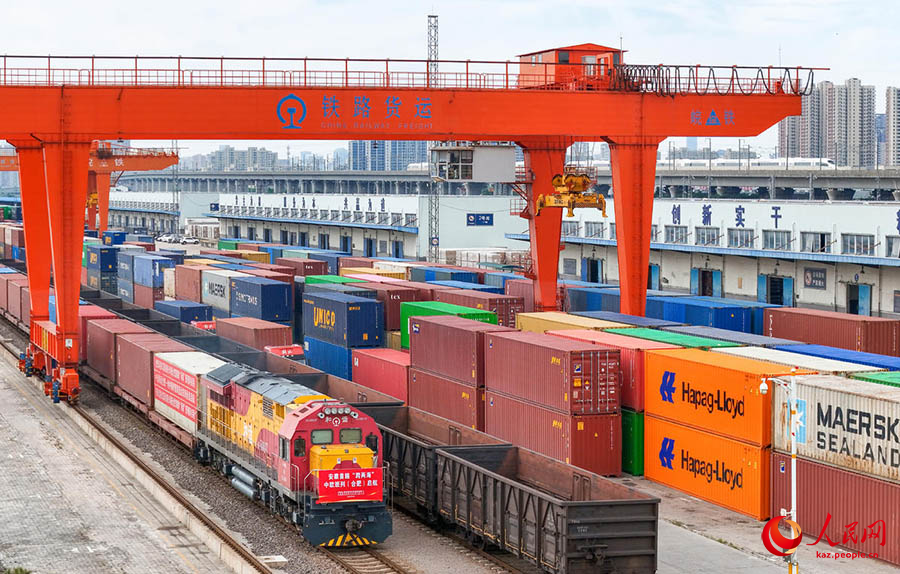 Аньхойды? ал?аш?ы ?ек? те??зд? кес?п ?тет?н? ?ытай-Еуропа пойызы жол?а шы?ты