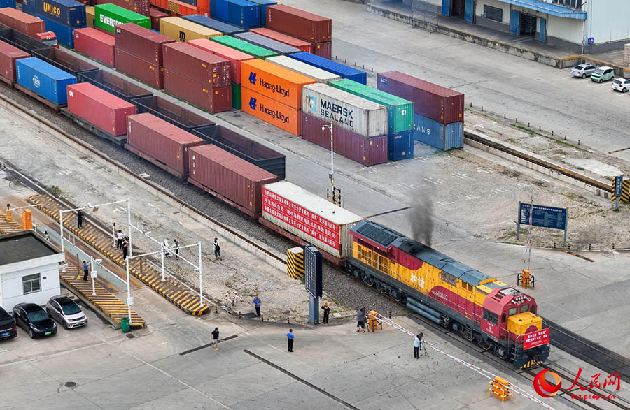 Аньхойды? ал?аш?ы ?ек? те??зд? кес?п ?тет?н? ?ытай-Еуропа пойызы жол?а шы?ты