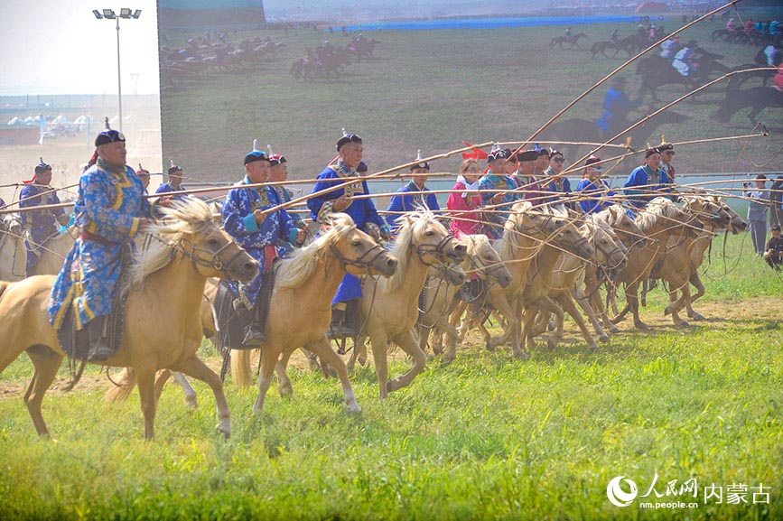 ?шк? Мо??ол автономиялы? регионыны? 34-?нш? жайлау Надамы салтанатты т?рде ашылды