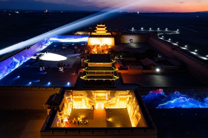 Ганьсуды? Цзяюйгуаньы кешк? саяхатты бастады