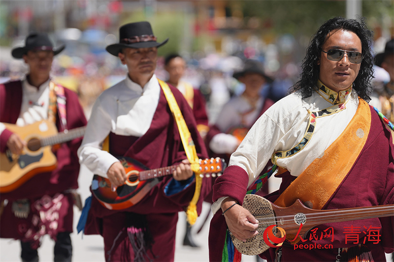 Цинхайды? Юйшу к?шелер?нде тартымды этникалы? стильдег? ?ойылым ?тт?