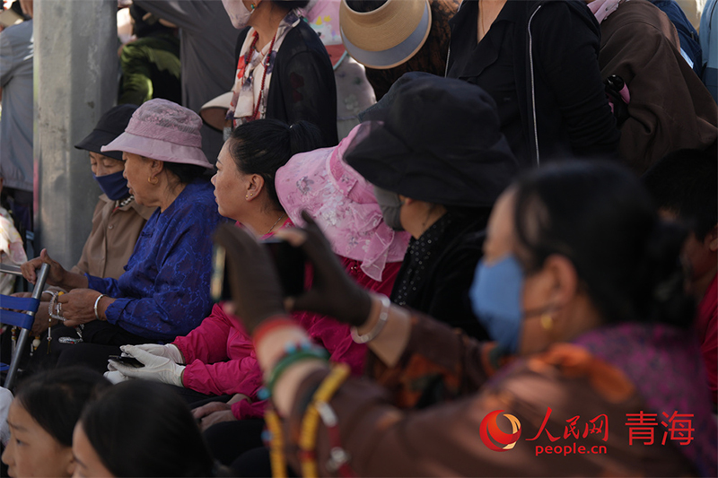 Цинхайды? Юйшу к?шелер?нде тартымды этникалы? стильдег? ?ойылым ?тт?