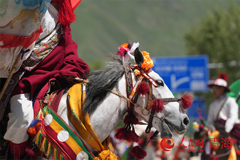 Цинхайды? Юйшу к?шелер?нде тартымды этникалы? стильдег? ?ойылым ?тт?