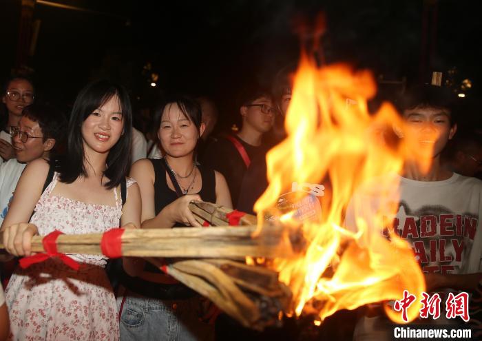 Юньнаньда алау фестивал? тойланды