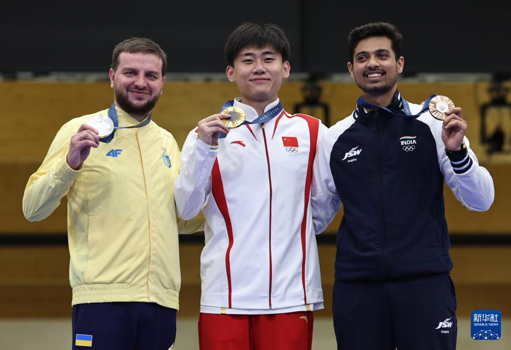 Лю Юйкунь ерлер арасында?ы 50 метрл?к винтовкадан ?ш формада ату жарысында алтын медаль же??п алды