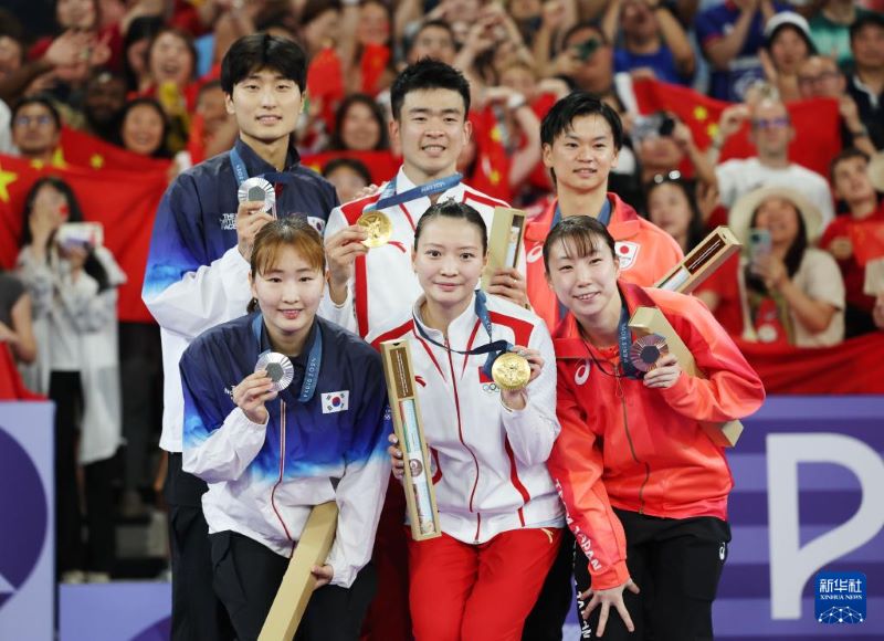 Бадминтоннан аралас ж?пты? жарыста Чжэн Сывэй мен Хуан Яцюн алтын медаль же??п алды