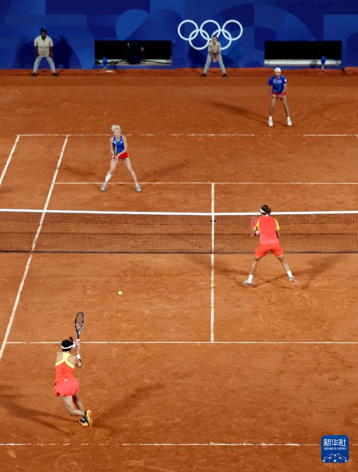 Аралас теннистен ж?пты? сында Ван Синьюй мен Чжан Чжичжэнь к?м?с медаль же??п алды