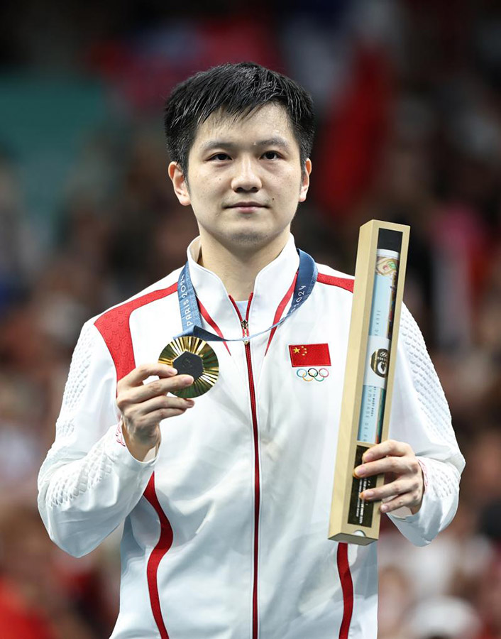 Фань Чжэньдун ал?аш рет ?стел теннис?нен ерлер арасында?ы жекелей сында Олимпиада ойындарыны? алтын медал?н же??п алып, ?лкен дулы?а турнир?нде же??ске жетт?