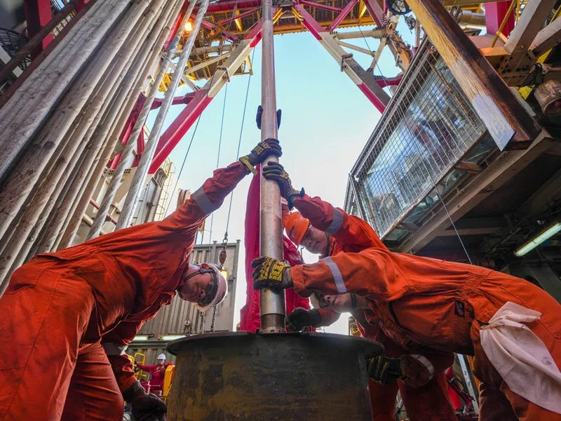 Ел?м?з О?т?ст?к ?ытай те??з?нде ?лемдег? ал?аш?ы ультра тере? суда?ы ?те таяз ?абатында?ы ау?ымды газ кен орнын зерттед?