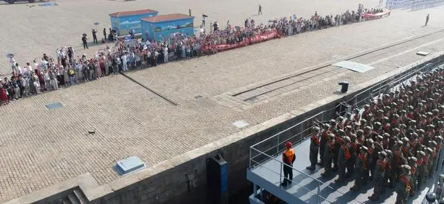 Курсанттар мектепке ?скери кемемен барды