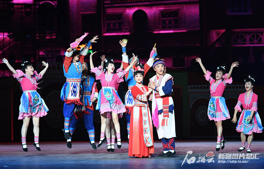 Ежелг? ?аш?ар ?аласында ?Б?р белдеу, б?р жол? карнавалы ?тт?