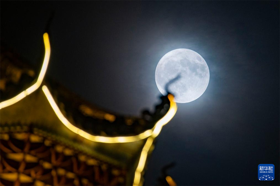 Биыл?ы ?Супер ай? 19 тамызды? т?нг? аспанында пайда болды