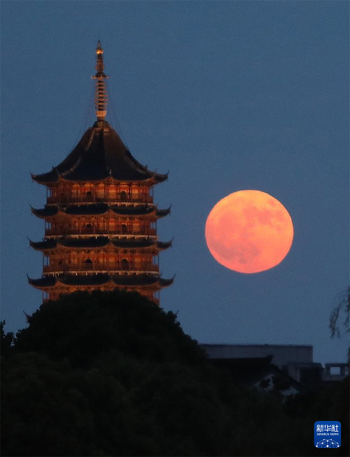 Биыл?ы ?Супер ай? 19 тамызды? т?нг? аспанында пайда болды