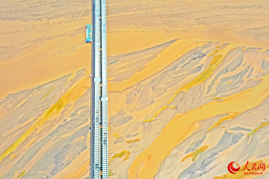 Цзяозо, Хэнань: Циньян-Ичуань тасжолында?ы Хуанхэ ?лкен к?п?р?н?? ??рылысы т?рт?ппен ж?рг?з?л?п жатыр