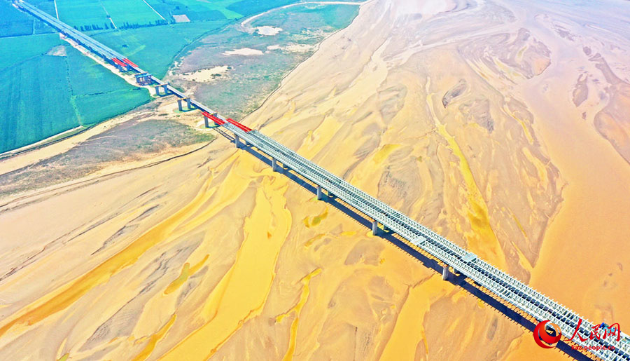 Цзяозо, Хэнань: Циньян-Ичуань тасжолында?ы Хуанхэ ?лкен к?п?р?н?? ??рылысы т?рт?ппен ж?рг?з?л?п жатыр