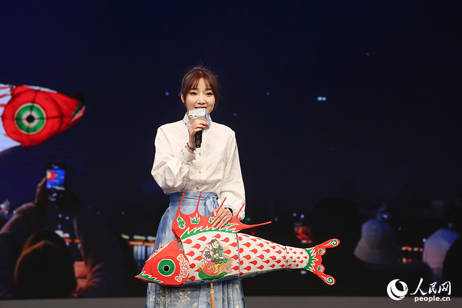 Бейж??де Хуаншань тауы к?ркем аума?ыны? жарнамалы? кездесу? ?тт?