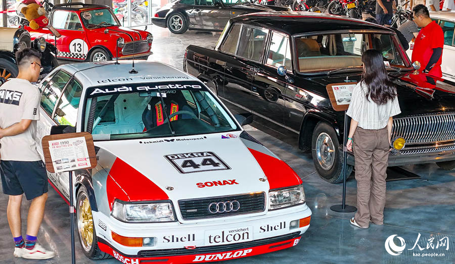 Циндао, Шаньдун: Ерк?н сауда аума?ында ?Классикалы? авток?л?к? к?рмес? ?тт?