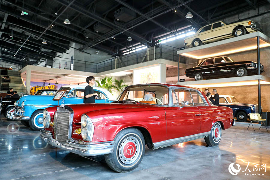 Циндао, Шаньдун: Ерк?н сауда аума?ында ?Классикалы? авток?л?к? к?рмес? ?тт?