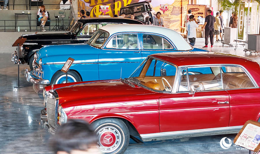 Циндао, Шаньдун: Ерк?н сауда аума?ында ?Классикалы? авток?л?к? к?рмес? ?тт?