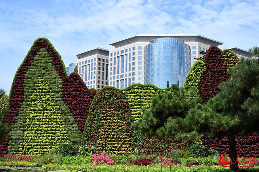 Бейж??дег? Чанъан да??ылында ?ытай-Африка ынтыма?тасты? форумыны? саммит?н ?арсы алу ?ш?н г?лзарлар орнатылды