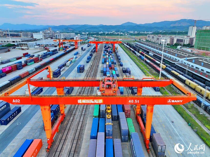 Ганчжоу, Цзянси: Халы?аралы? ??рлы? порттары сырт?ы сауданы? ?су?не ы?пал етт?