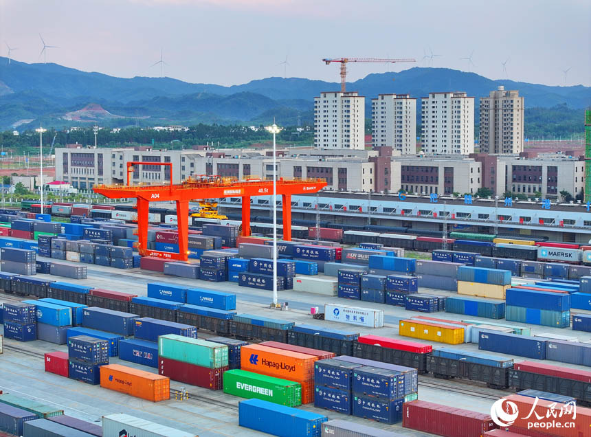 Ганчжоу, Цзянси: Халы?аралы? ??рлы? порттары сырт?ы сауданы? ?су?не ы?пал етт?