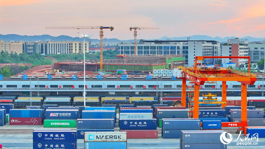 Ганчжоу, Цзянси: Халы?аралы? ??рлы? порттары сырт?ы сауданы? ?су?не ы?пал етт?