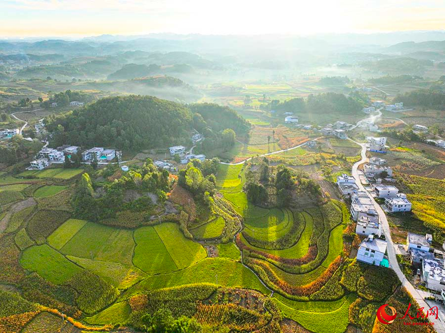 Цяньси, Гуйчжоу: Мол ?н?м мен к?ркем ауыл